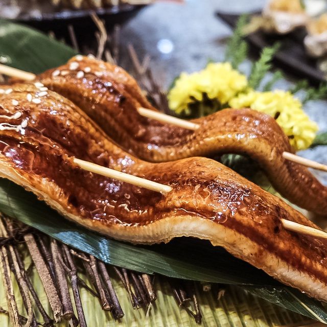 ทั้งกุ้งมังกร เนื้อ ซูชิ เลือกไม่ได้ก็กินทุกอย่าง