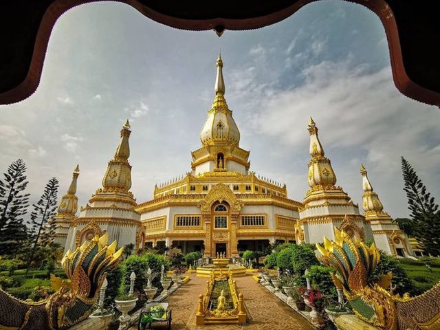 พระมหาเจดีย์ แห่งเมืองอีสาน 