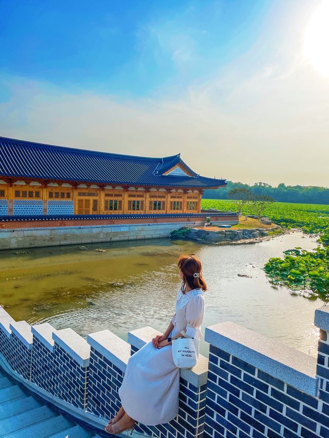 전주 덕진공원, 연꽃속의 한옥도서관 “연화정도서관”