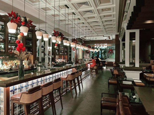 Gorgeous restaurant and bar