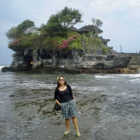 Sightseeing at Tanah Lot Temple, Bali. 