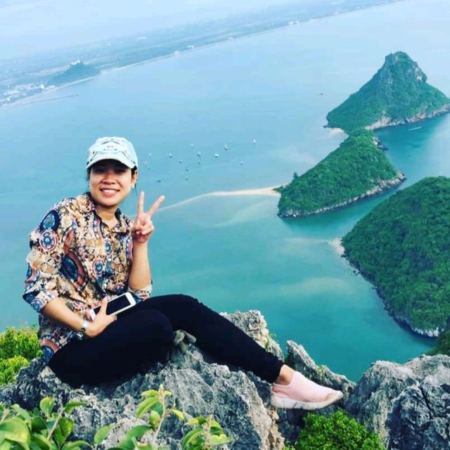 ปีนเขาล้อมหมวกกัน