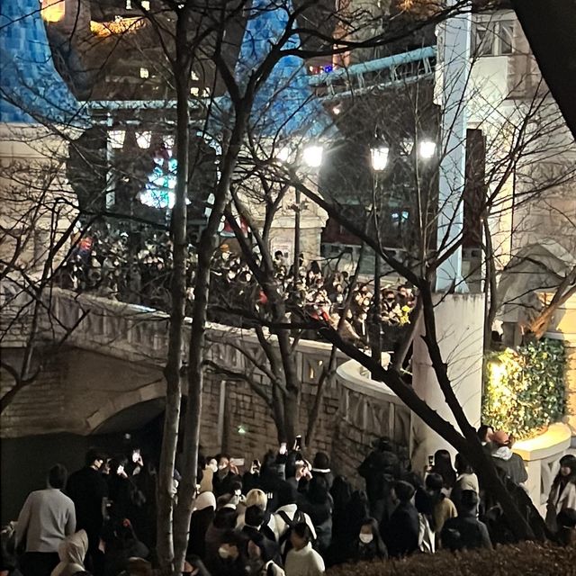크리스마스 롯데월드 매직캐슬 무료로 볼 수 있는 석촌호수 위치 꿀팁 🎄