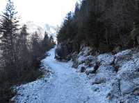 向右走。超遠遠足踏遍雪路