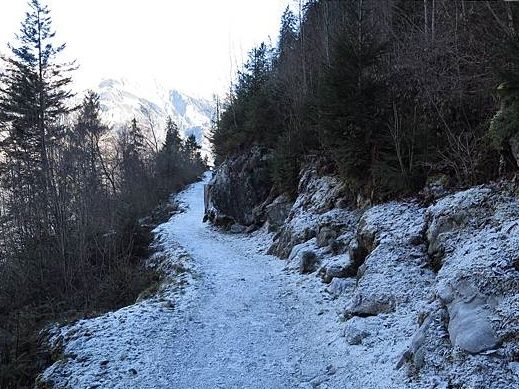 向右走。超遠遠足踏遍雪路