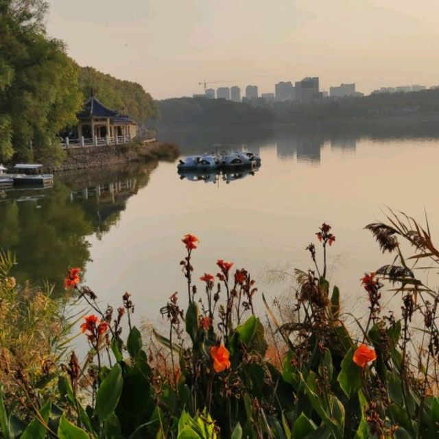 Day and night beauty of Gantang Lake!!!