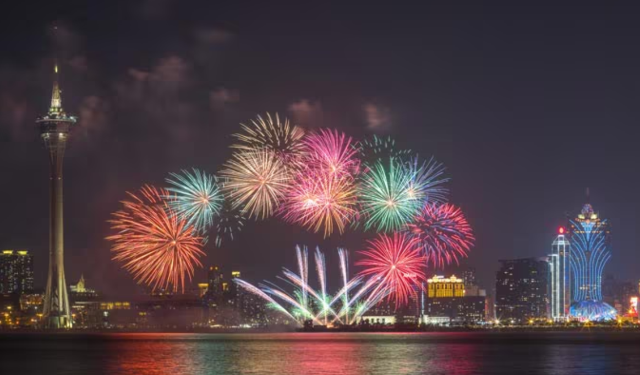 【2025走春景點】歡樂春節 靈蛇獻瑞煙花匯演- 過年好去處 | 澳門旅遊塔