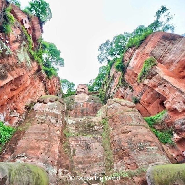Giant Buddha near Chengdu - Must Visit