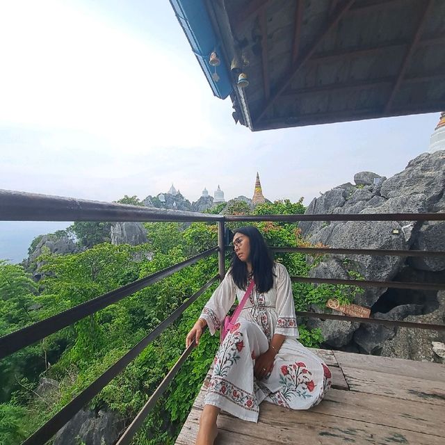 ชมวิววัดบนภูเขาสูง สัมผัสสายหมอกเมืองแจ้ห่ม ลำปาง