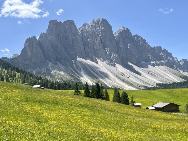 多洛米蒂西部徒步，迷失在云石山峰下