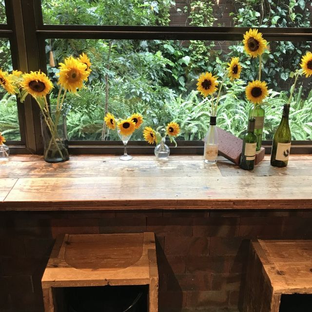 緑、お花溢れる🌻癒し空間カフェ【青山フラワーマーケット】