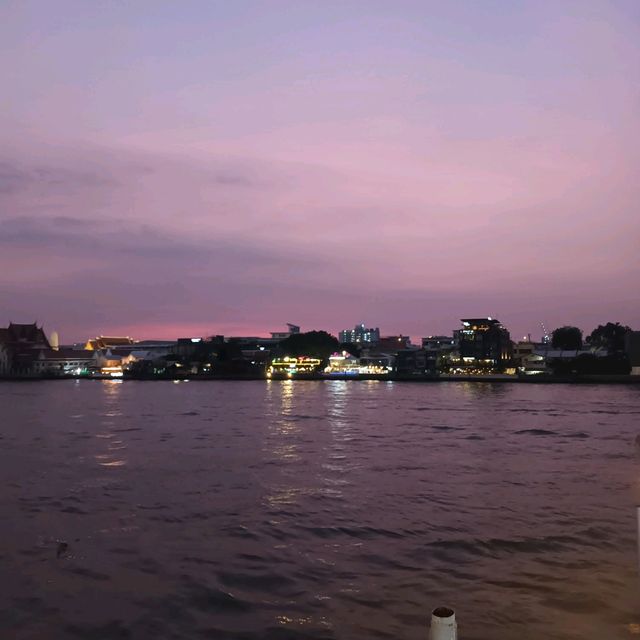 พระนคร กริลล์ บุฟเฟ่ต์ริมแม่น้ำเจ้าพระยา