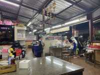 ข้าวต้มแห้งภูเก็ต ที่แถวยาวเหยีดฃยด แต่ต้องไปลอง