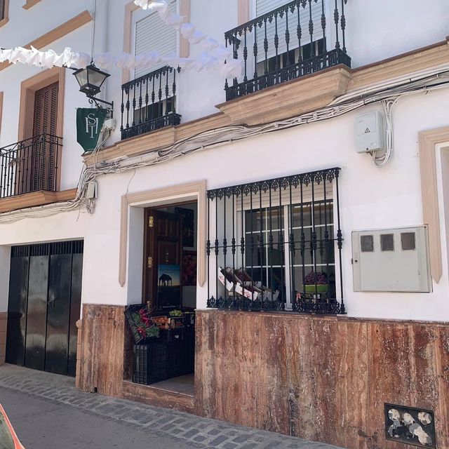 Setenil de las Bodegas สร้างบ้านใต้หินในสเปน