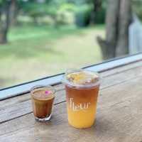 คาเฟ่ในสวนสไตล์อังกฤษ fleur cafe & eatery 