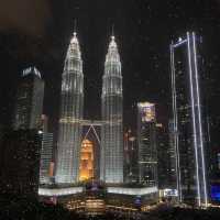 Sleeping with The Giant KLCC 😱