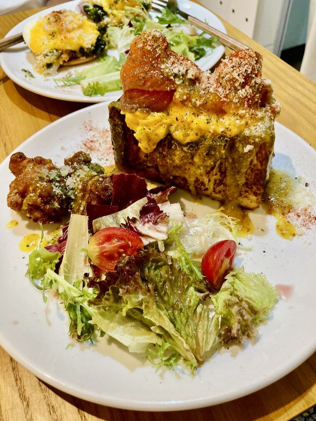 📍長洲日系西式cafe | 必吃招牌滑蛋吐司 🍞+ 賓尼迪蛋🍳