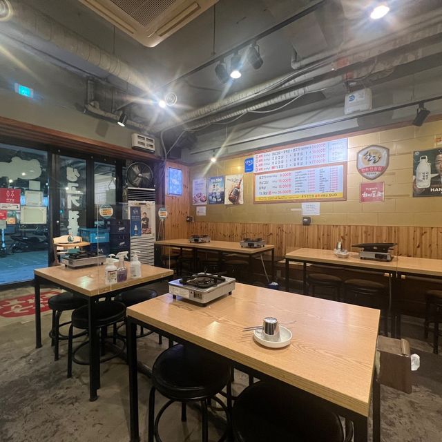 🇰🇷韓国ソウル /地下鉄２号線ライン グイ駅💚絶品🥇サムギョプサルのお店 황금돼지🐷
