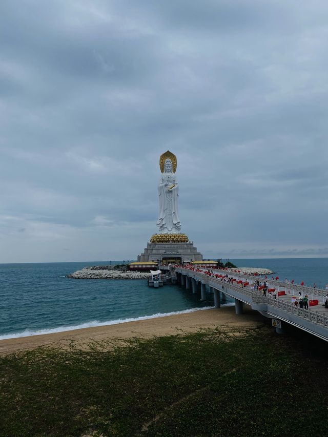 The stunning statue of Guanyin Goddess 