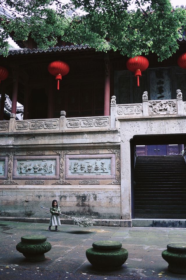 The three sculptures in the Chenghuang Temple in Shaoxing Shengzhou are truly stunning, worthy of being the number one building in Xishan.