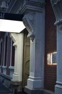 Shanghai Bund's small-scale professional free art exhibition, reservation required to limit the number of visitors.