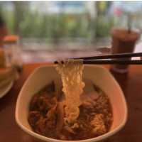 東涌癮世招牌沙嗲牛肉丁麵🍜   主打咖啡☕️下次要試