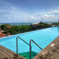 Infinity Pool Holiday Inn Express Kuta Bali 