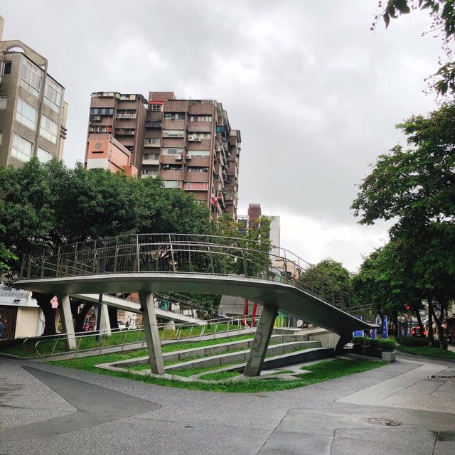 🐶🐰🐻🐤🐧可愛小動物的裝置藝術🎨台北捷運中山站線形公園 Zhongshan Linear Park