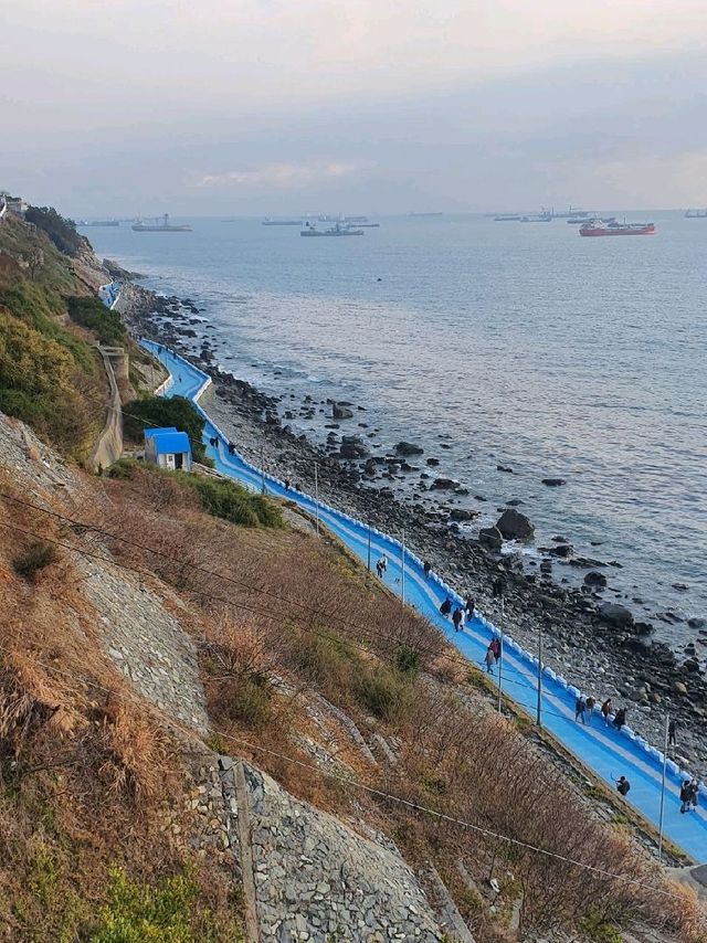부산 영도 흰여울마을 카페 '루블루'