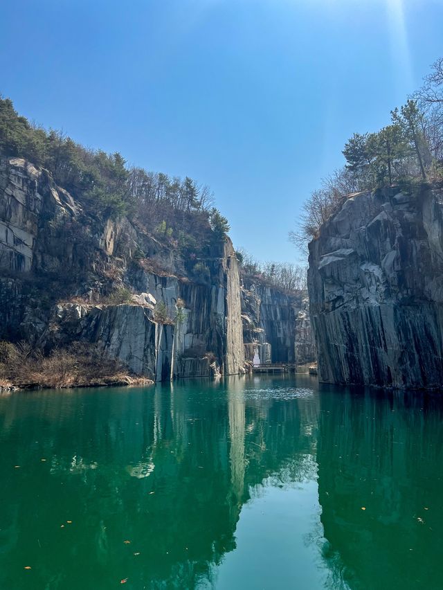 화강암 절벽과 에메랄드빛 호수가 예쁜 곳💚