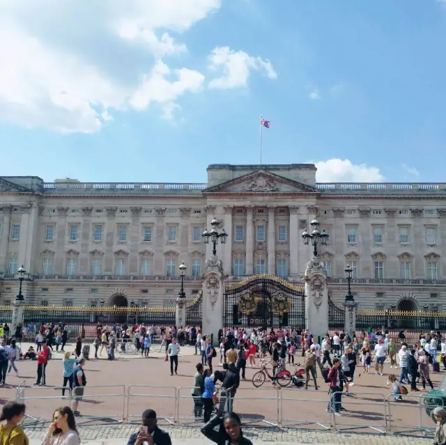 พระราชวังบัคกิ้งแฮม(Buckingham palace)