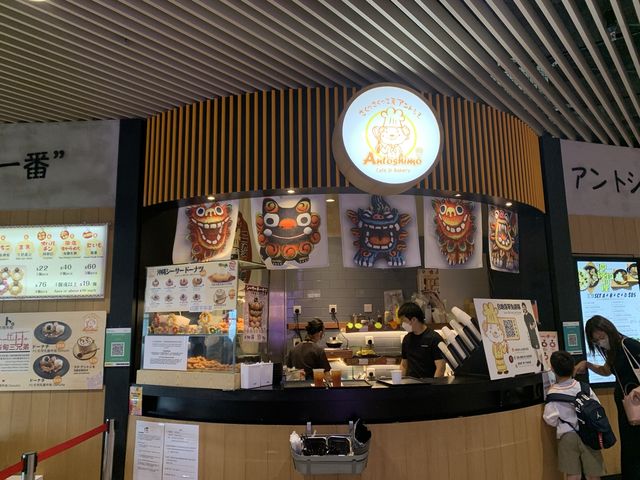望住溜冰場美景食沖繩餐