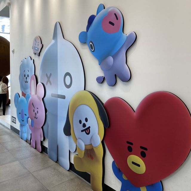 แวะทักทาย Line Friends Characters ที่ฮงแด 