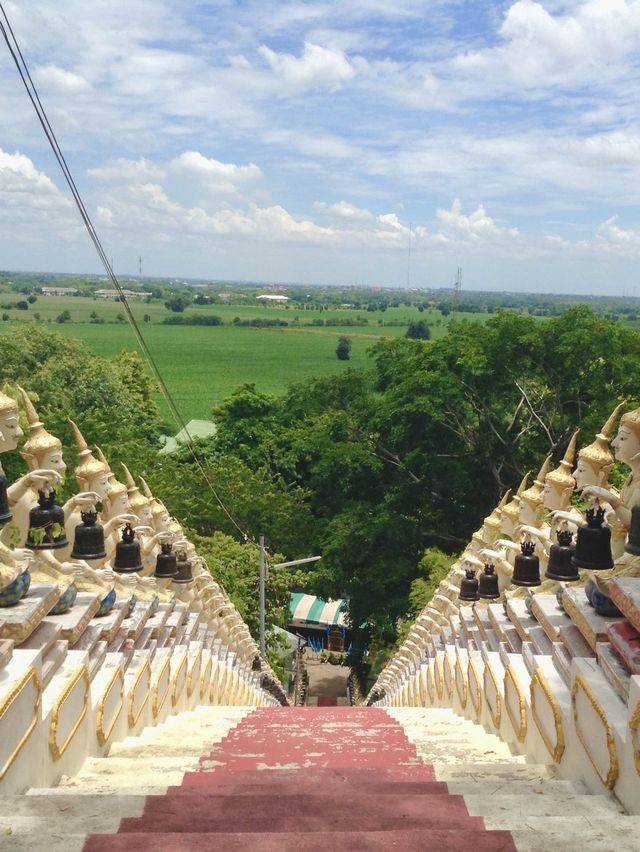 เข้าวัดทำบุญ ณ วัดพระบาทน้ำพุ