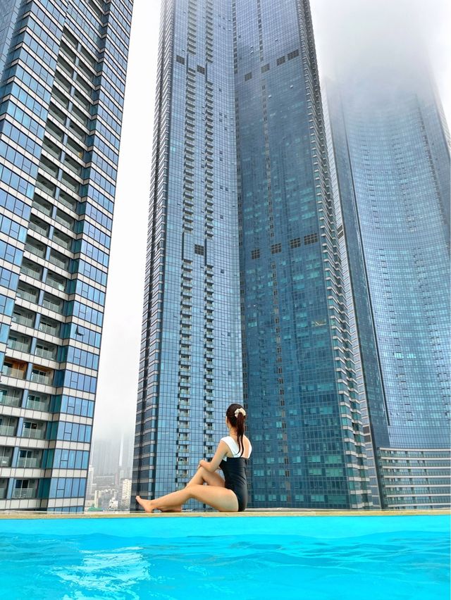 시티뷰를 볼 수 있는 호텔 수영장이 있다고? 🏙