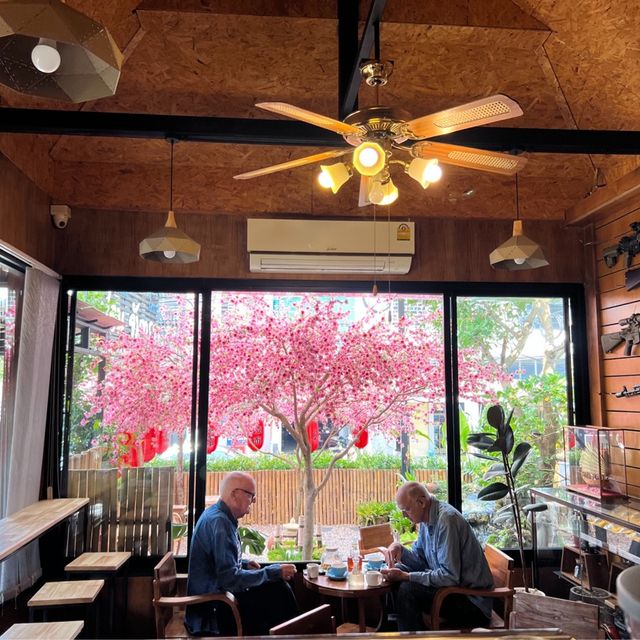เนินกาแฟที่เชียงราย  ร้านเล็กๆในเมืองเชียงราย
