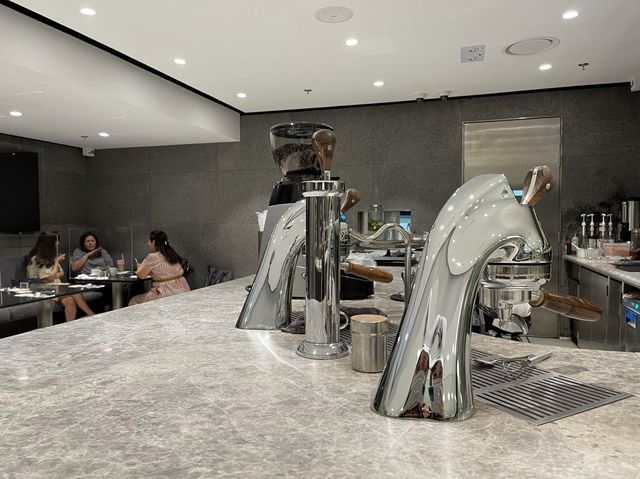 潮牌店內驚喜CAFE@OFF-WHITE