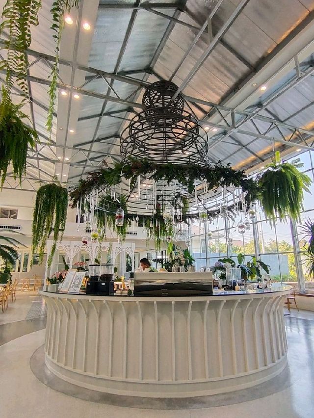 Boonta Café สไตล์ glasshouse เหมือนนั่งอยู่ในสวน