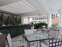 Bars for drinks and tipples at Raffles Hotel
