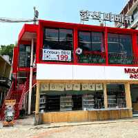 ทางเท้าสไตล์ทางขึ้น-ลง สถานีรถไฟใต้ดินแบบญี่ปุ่น
