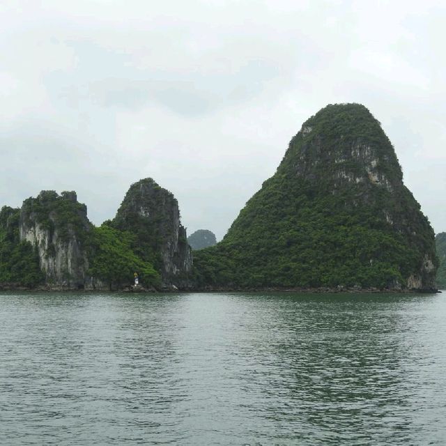 北越必玩景點--下龍灣、香爐石、鬥雞石、穿洞