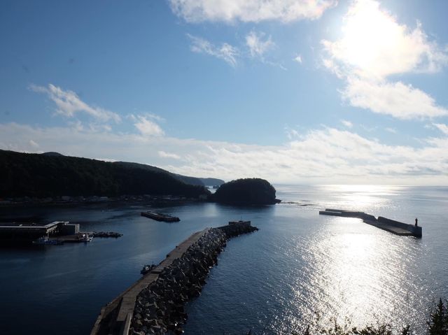北海道知床八景之一｜超大岩石與絕美海景