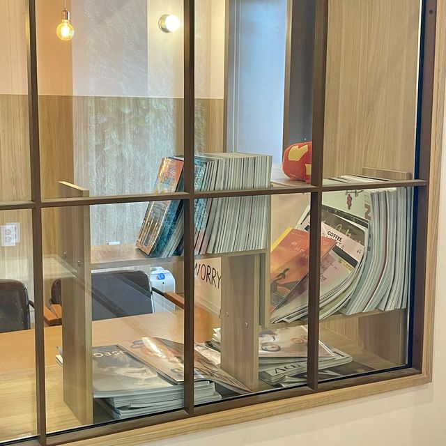 연남동 따뜻한 분위기의 카공하기 좋은 조용한 카페 <cafe 105>