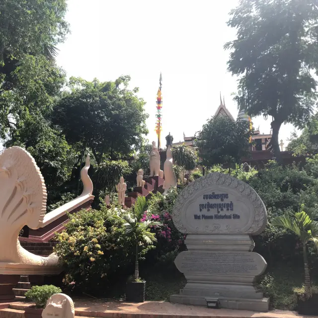 Wat Phnom in Cambodia ⛩