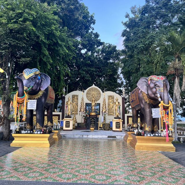 เดินขึ้นพระธาตุดอยคำ