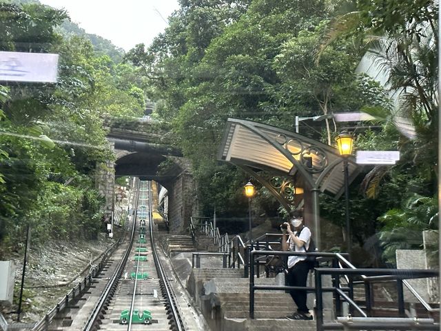 本地遊 | 坐第六代山頂纜車上山頂