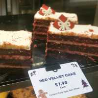 Christmas cake and drinks 