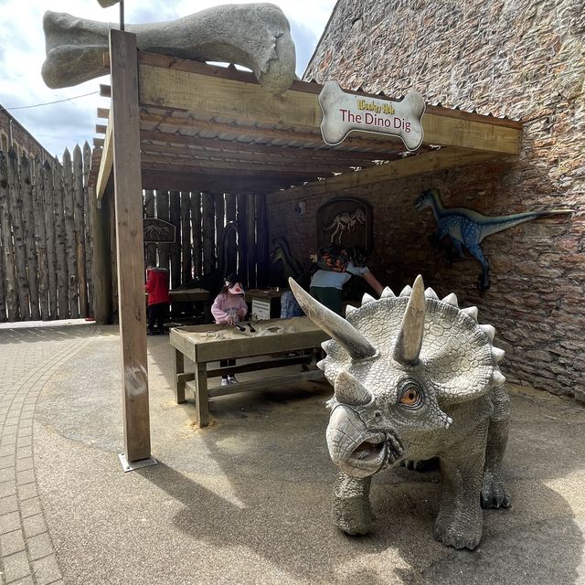 爬進英國的洞穴探險 爬進英國的洞穴探險