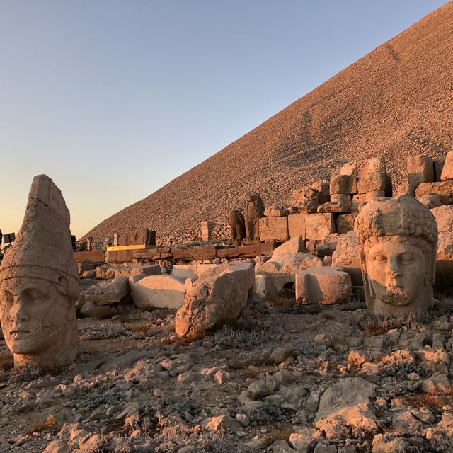 ネムルト・ダウ　山頂の世界遺産