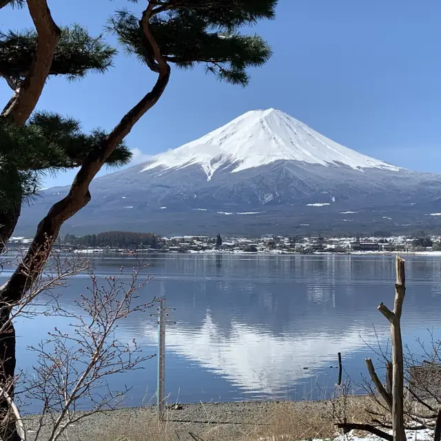 湖面に映る逆さ富士🗻一度は見たい日本を代表する絶景💕